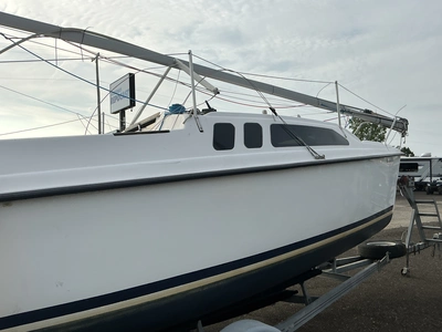 USED 1998 HUNTER TBD