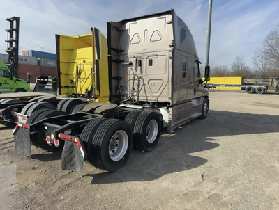 USED 2015 FREIGHTLINER CASCADIA