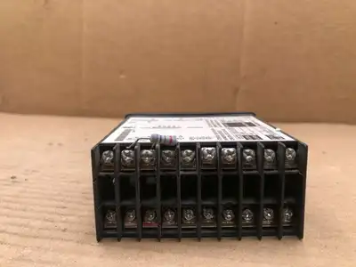 Yokogawa UM330 Digital Indicator 100-240VAC