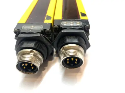 USED BANNER MINI-SCREEN SAFETY LIGHT CURTAIN PAIR 44IN
