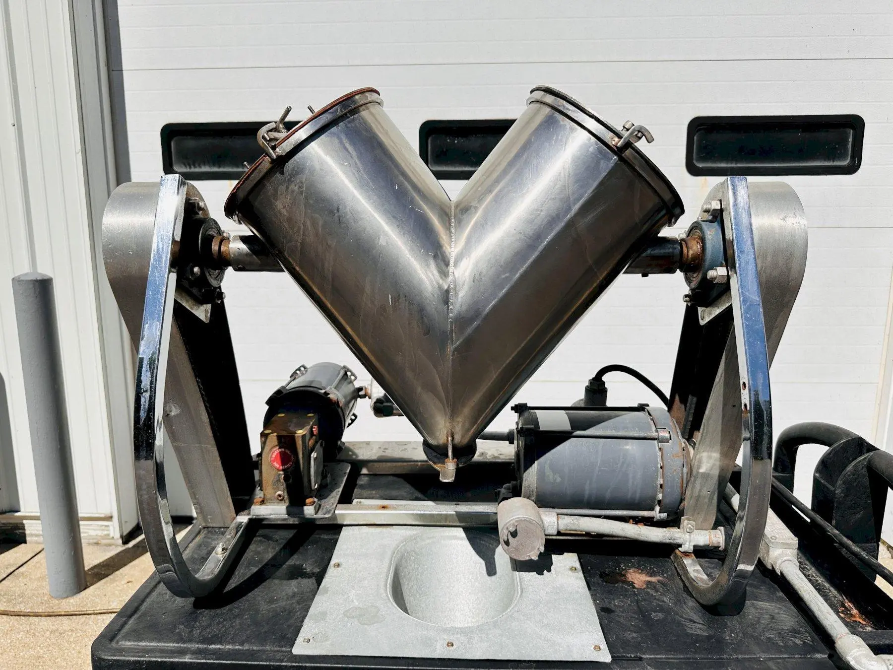 USED PATTERSON-KELLEY 16 QUART TABLEP-TOP LAB V-BLENDER
