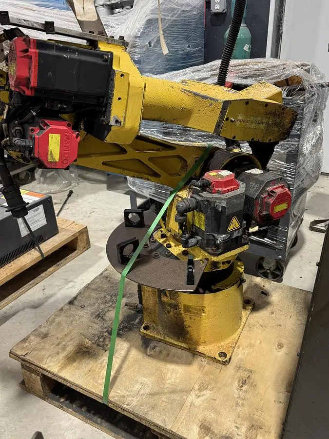 Used FANUC ARCMATE 100IBE Robots Michigan US | RAB Industries, Inc. #184547