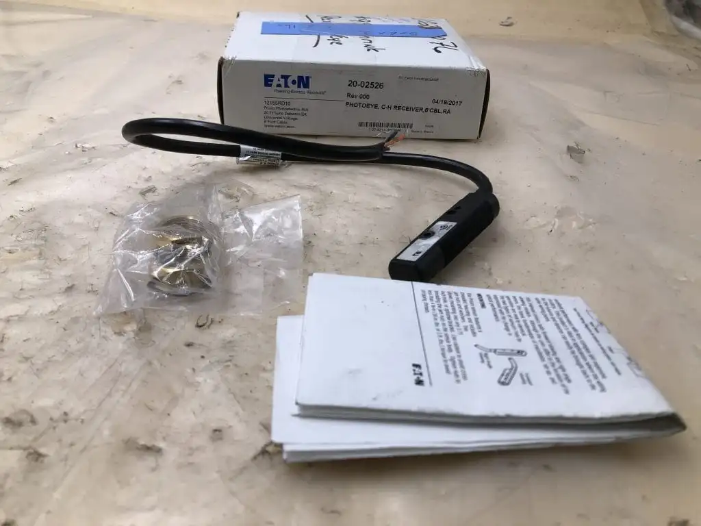 Eaton 20-02526 Thru-Beam Receiver / Photoelectric Sensor w/ 6ft Cable -NIB