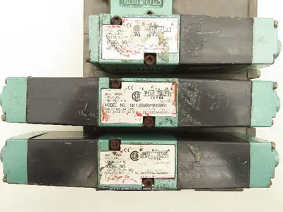 081SS600M000061 Pneumatic Flexiblok Manifold 3 Spool Valve 24VDC