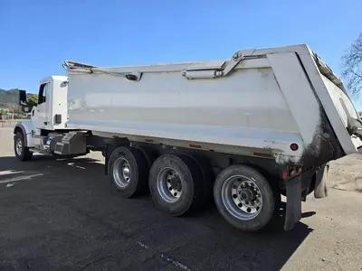 USED 2023 PETERBILT 567