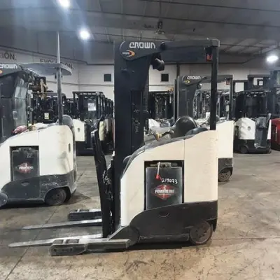 USED 2019 CROWN RR5725-45