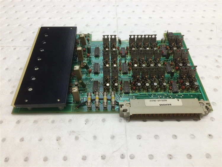 Used SIEMENS 6ES5 410-0AA12 (3)-DIGITAL OUTPUT MODULE CIRCUIT B Misc Electrical & Power Parts BE | Apt International N.V #363788
