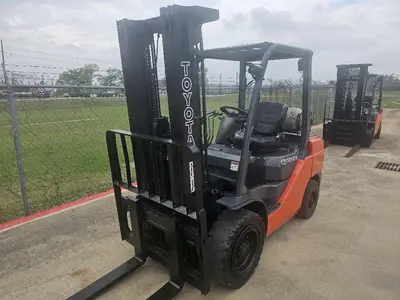 Used 2014 TOYOTA 8FGU32 Misc Forklifts Illinois US | Somerset Equipment Sales #1543017