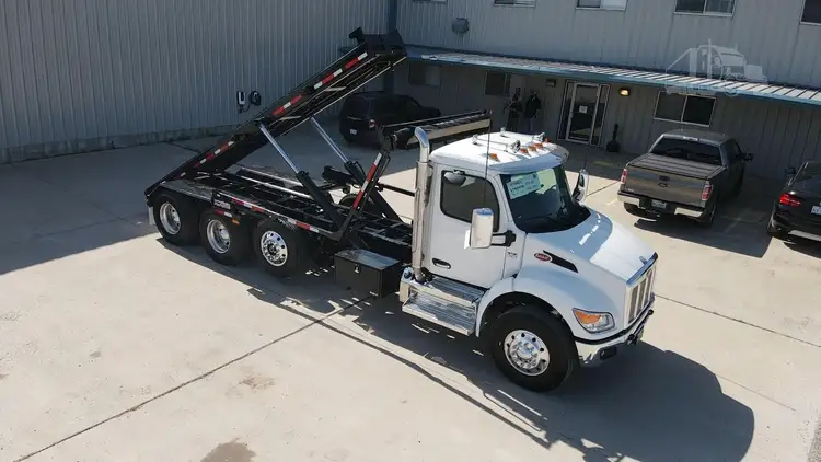 New | in-Stock 2027 PETERBILT 548 Rolloff Trucks Texas US | Roll Off Truck World #1492012