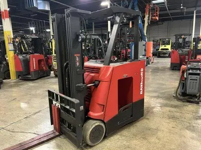 Used RAYMOND 415C30TT 3-Wheel Stand up Electric Counterbalance Forklifts Illinois US | Somerset Equipment Sales #1546215