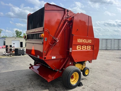 NEW HOLLAND 688 Roll Baler | County Equipment Company LLC (4)