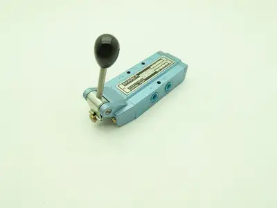 Skinner S3L0ACX2 Manual Directional Control Valve 5-Way 2 Pos 150PSI 1/4" NPT