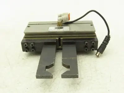 De-Sta-Co DPG-10M-4-C Pneumatic 2-Jaw Parallel Gripper Cylinder 1" Stroke 50lbf