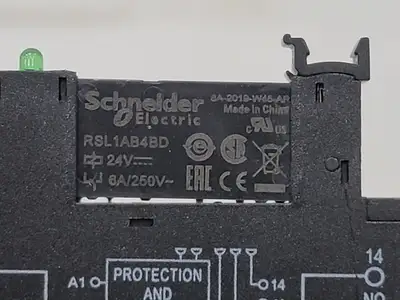 USED SCHNEIDER ELECTRIC RSL1AB4BD