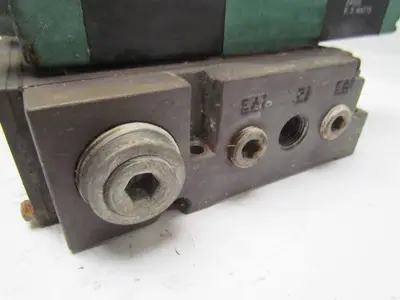 Flexiblok 5 Blocks w/ end caps and 4 numatics 081S Series Valves