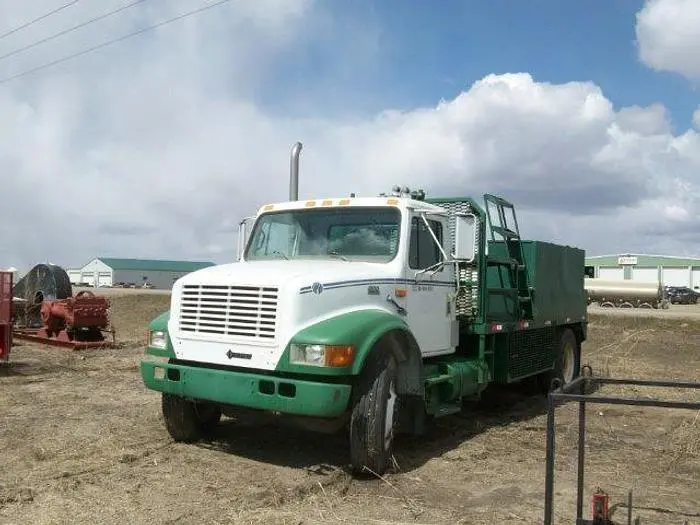 Used 1997 IHC INTERNATIONAL 4900 S/A SERVICE TRUCK Misc Trucks Saskatchewan CA | Chad Equipment #466758
