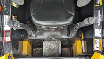 USED 2004 DEERE 240 II