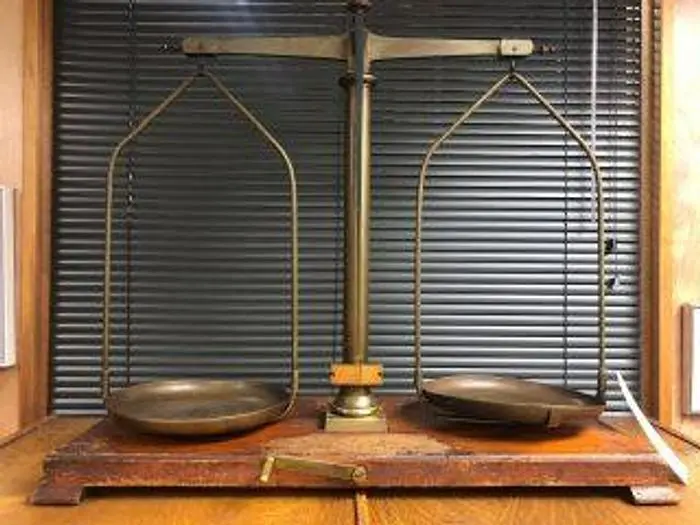 2899-385 Antique H. Kohlbusch Balance Beam Scale with Set of Weights Circa 1890