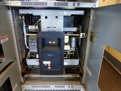 3200A GE AKD-8 Switchgear, 480V, x6 1600A, x1 3200A Bkrs