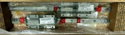NEW BOX OF 2 THK SR25TB2UUC0+520LY LINEAR GUIDE SR25TB2UUC0520LY