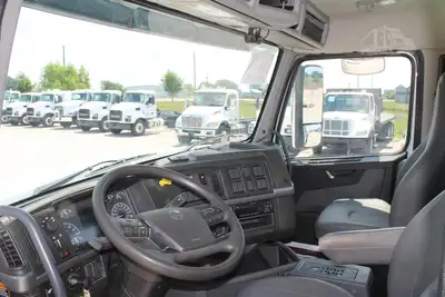Used 2019 VOLVO VHD64B200 Vacuum Truck Texas US | Roll Off Truck World #1491991