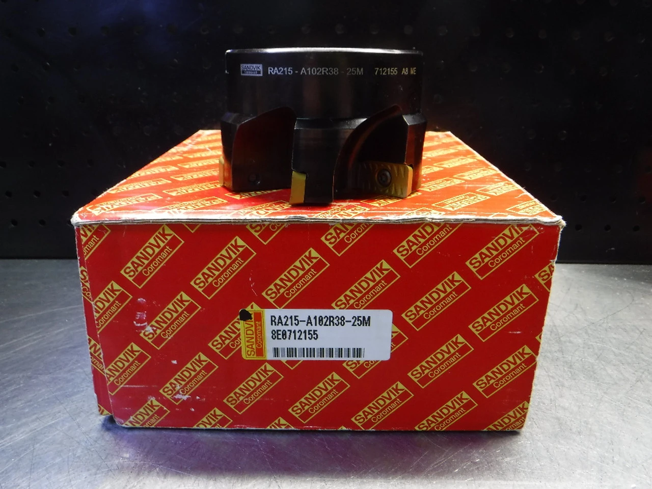 Sandvik 4" Indexable Facemill 1.5"{ arbor RA215-A102R38-25M (LOC2441)