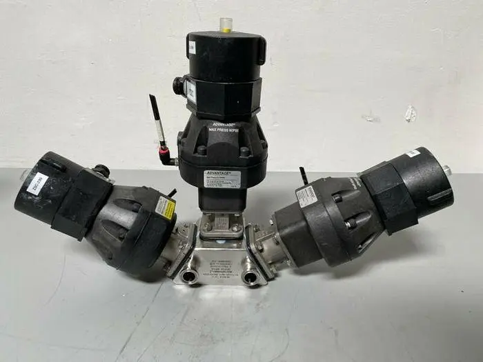 Used 3 ITT PURE-FLO A209 STAINLESS STEEL DIAPHRAGM VALVES W/ POSITION MONITOR Valves/Fittings California US | Equipment Lab #485360