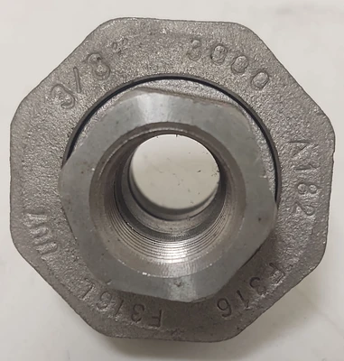 NEW OMC 316-SS-UN-3/8NPT-3000