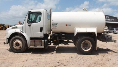 USED 2013 Freightliner M2 106