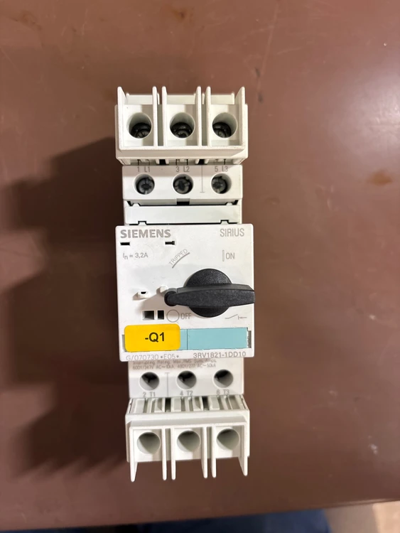Used SIEMENS 3RV1821-1DD10 Circuit Breakers Illinois US | Aucto #1328631