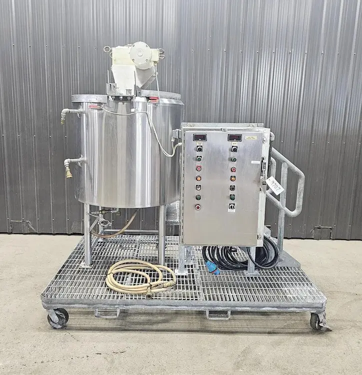 Used WAUKESHA / CHERRY-BURRELL _UNKNOWN_ Stainless Steel Tanks Quebec CA | Carter-Wilson Equipment Services #909093