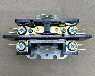 NEW Square D 8910DP31V02