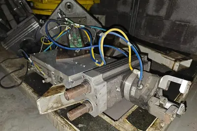 USED 2003 FANUC R-2000IA/200F