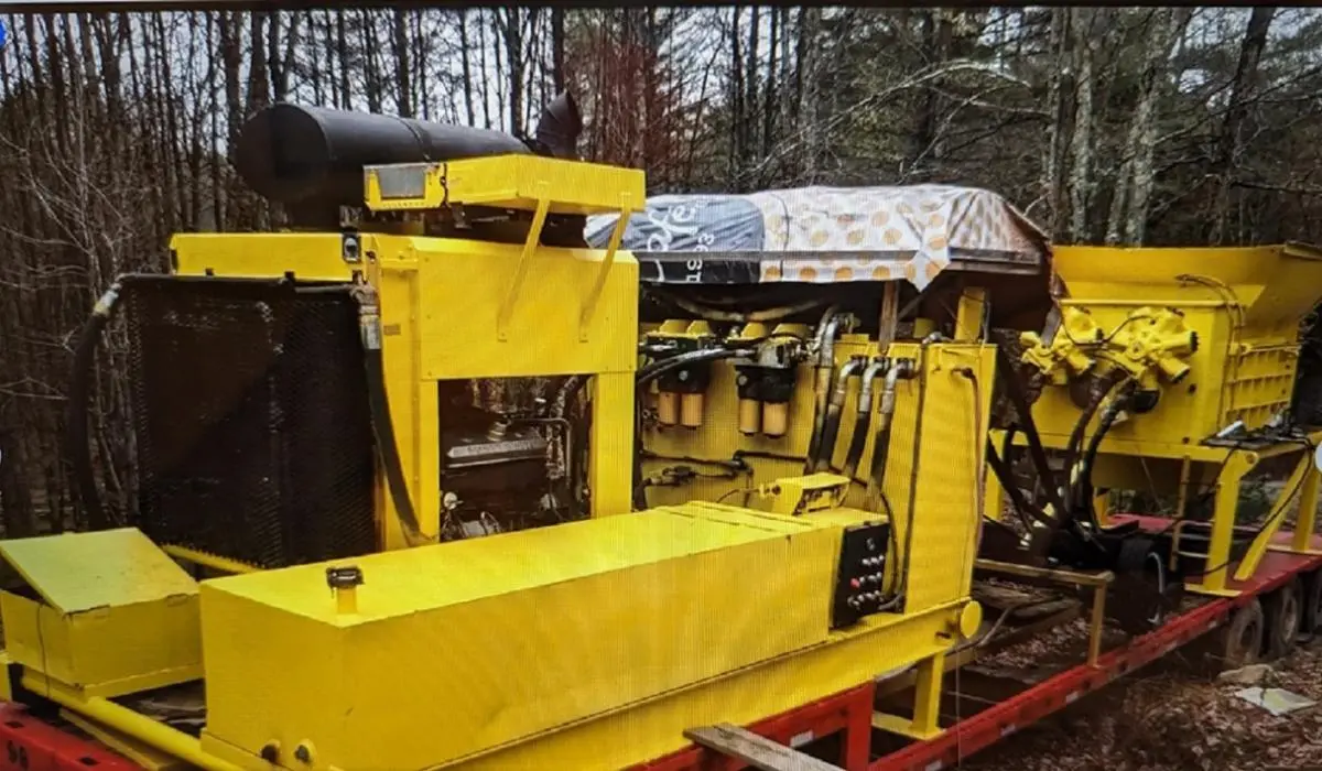 Portable Mac Saturn 400 HP Dual Shaft Shredder / Recirculating Conveyor
