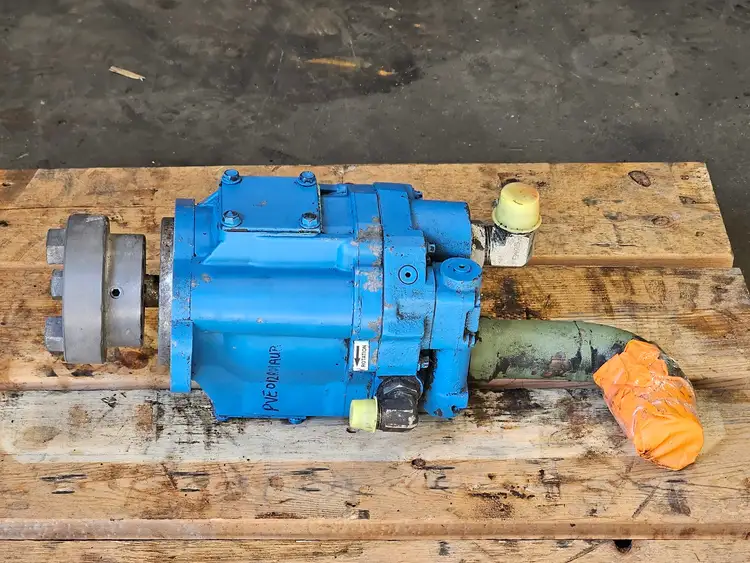 Used EATON PVE012R01AUB0A2100000100100CD0A Hydraulic Pumps British Columbia CA | Lenmark #1489192