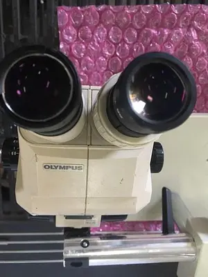 Olympus SZ30 Stereo Zoom Microscope, SZ-STB1 E-Arm on Boom Stand & 2 eyepieces!
