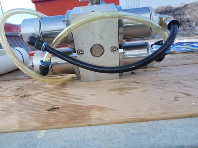 USED VOLUMETRIC TECHNOLOGIES Guillotine