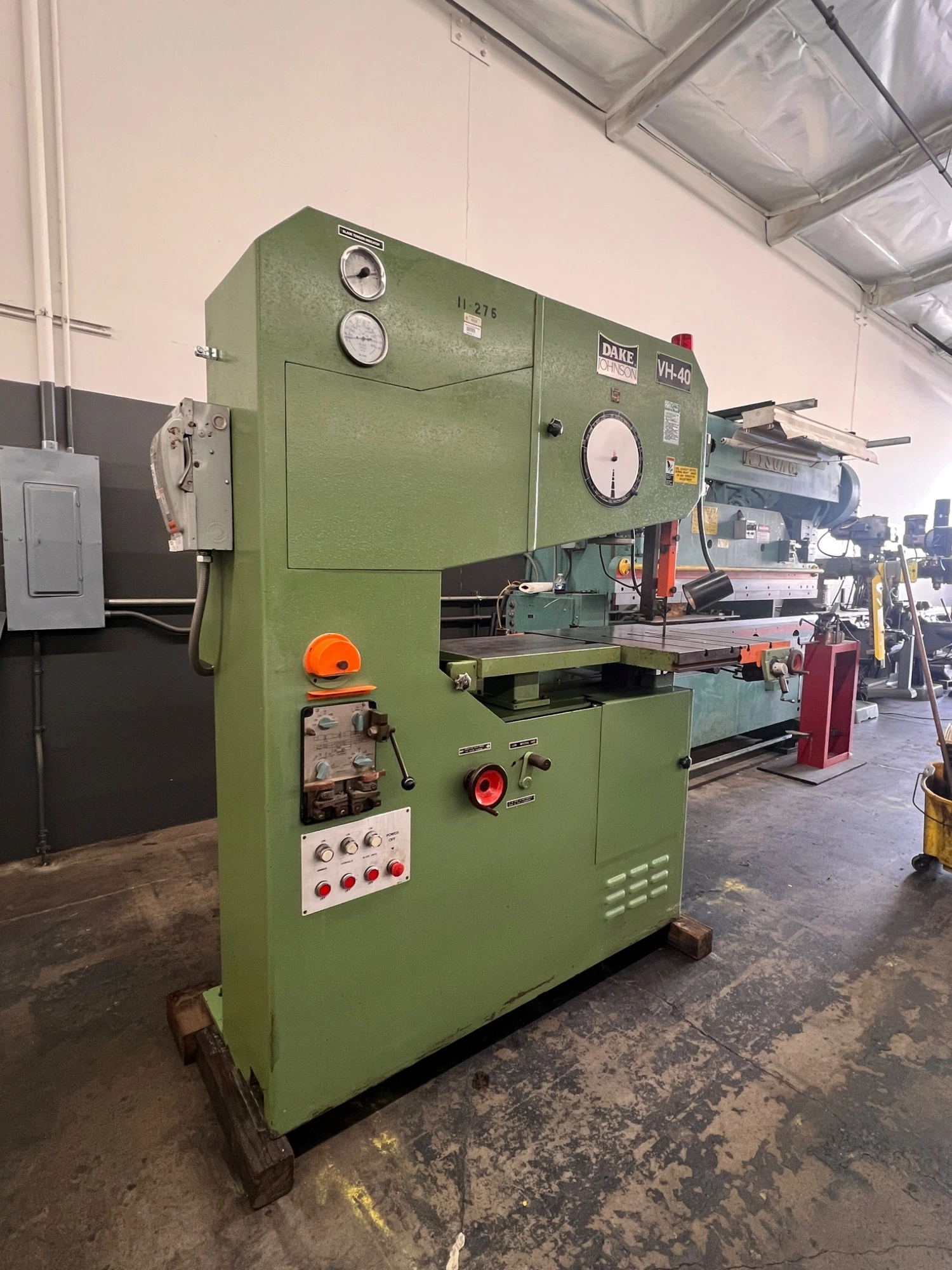 USED 1990 Dake VH-40