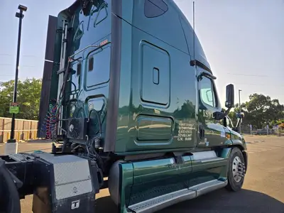 USED 2012 FREIGHTLINER CASCADIA 125