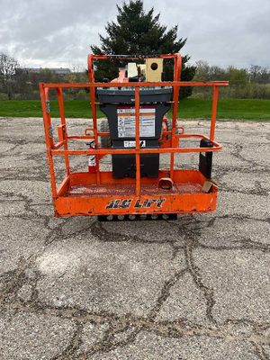 USED 2017 JLG E450AJ