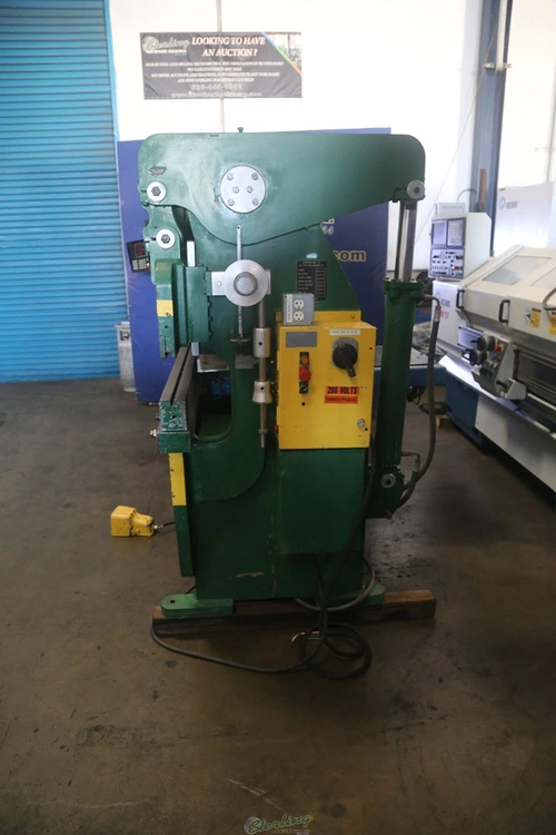 Used ACCURPRESS 7608 Press Brakes California US | Sterling Machinery Exchange #1465710