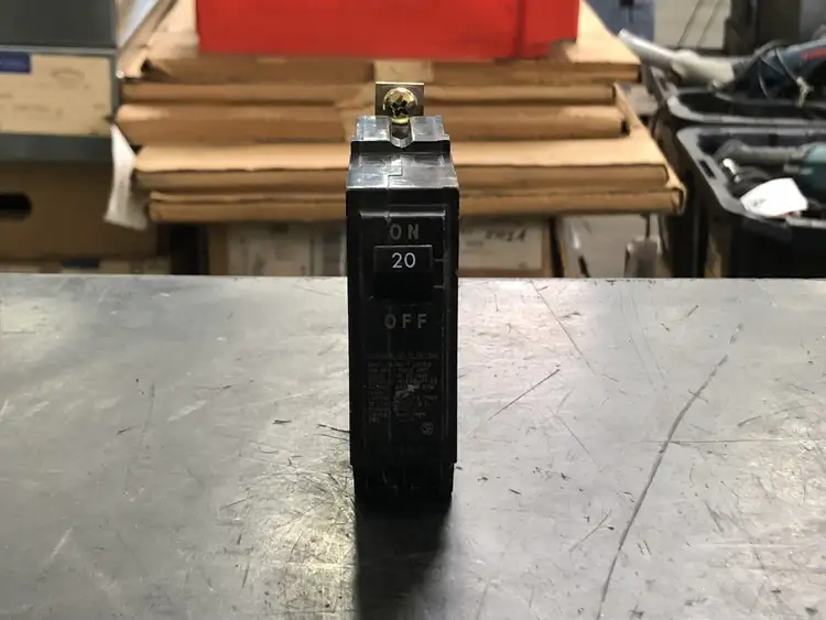Used GENERAL ELECTRIC THQB120 Switchgears British Columbia CA | Lenmark #241378