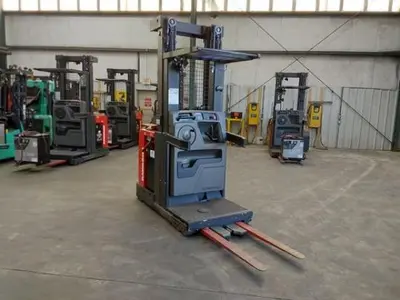 USED 2022 RAYMOND 560-OPC30TT