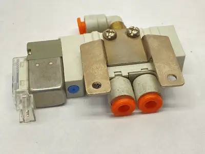 USED SMC PNEUMATIC SOLENOID VALVE 5-PORT 2-POSITION