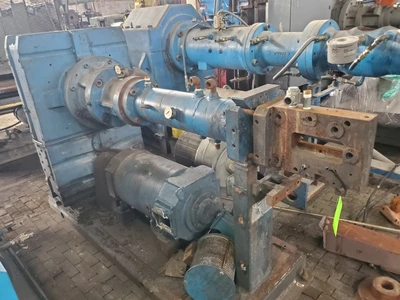NRM 3 1/2" Rubber Extruder