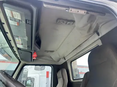 USED 2015 VOLVO VNM64T200