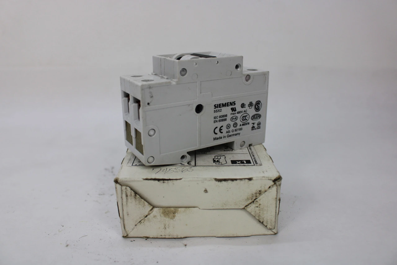 NEW SIEMENS 5SX2 216-7