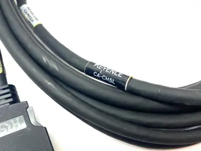 USED KEYENCE L-SHAPED CONNECTOR CAMERA CABLE 5M FOR HIGH SPEED CAMERA