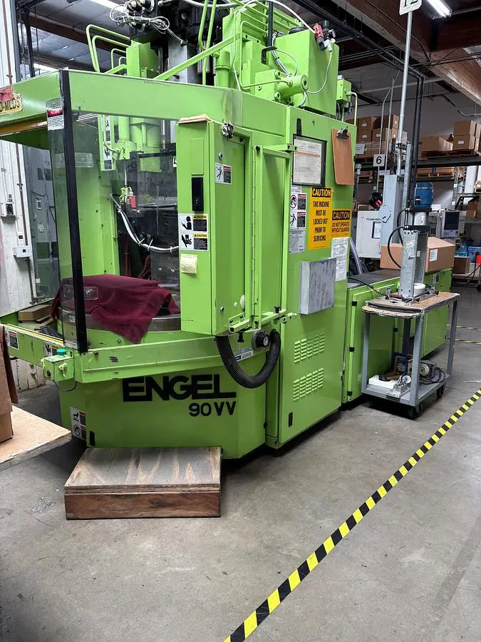 2001 Engle 90 Ton Vertical/Vertical Injection Molding Machine with a Rotary table