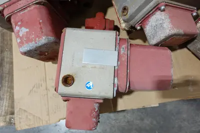 2 PALLETS OF ASSORTED MAXON NATURAL GAS STO VENT VALVES